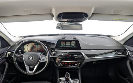 BMW 5 серия, 2019 год, 2 950 000 рублей, 14 фотография