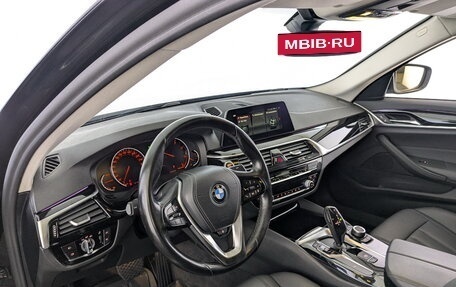 BMW 5 серия, 2019 год, 2 950 000 рублей, 16 фотография