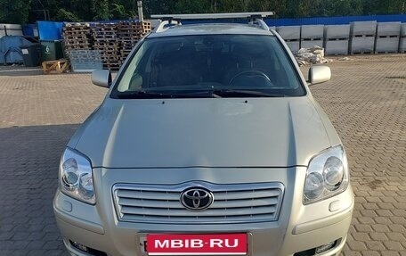 Toyota Avensis III рестайлинг, 2004 год, 765 000 рублей, 1 фотография