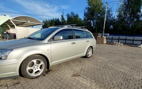 Toyota Avensis III рестайлинг, 2004 год, 765 000 рублей, 3 фотография
