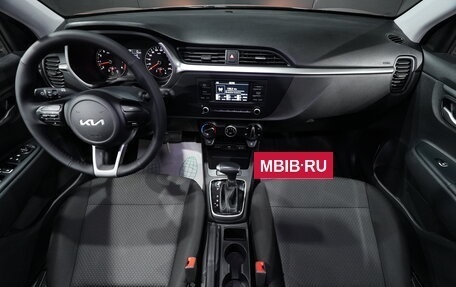 KIA Rio IV, 2021 год, 1 670 000 рублей, 10 фотография