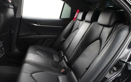 Toyota Camry, 2018 год, 2 625 000 рублей, 10 фотография