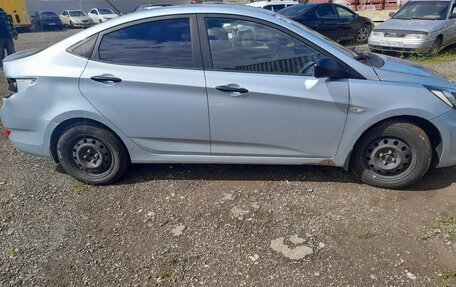 Hyundai Solaris II рестайлинг, 2011 год, 500 000 рублей, 3 фотография