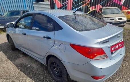 Hyundai Solaris II рестайлинг, 2011 год, 500 000 рублей, 4 фотография