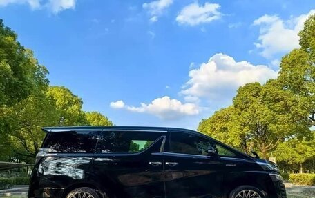 Toyota Vellfire II, 2022 год, 3 790 000 рублей, 5 фотография