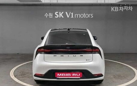 Toyota Prius IV XW50, 2024 год, 3 390 099 рублей, 3 фотография