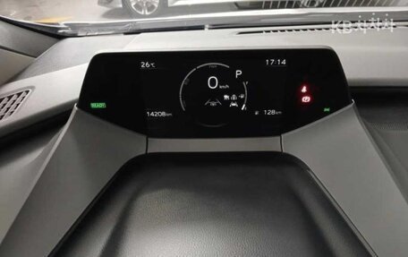 Toyota Prius IV XW50, 2024 год, 3 390 099 рублей, 12 фотография