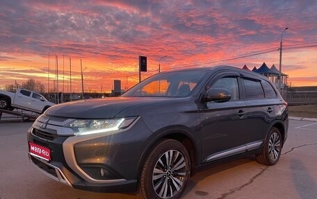 Mitsubishi Outlander III рестайлинг 3, 2019 год, 2 890 000 рублей, 1 фотография