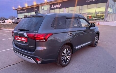 Mitsubishi Outlander III рестайлинг 3, 2019 год, 2 890 000 рублей, 4 фотография