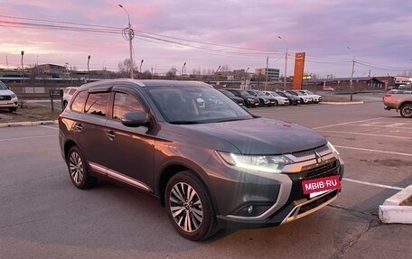 Mitsubishi Outlander III рестайлинг 3, 2019 год, 2 890 000 рублей, 2 фотография