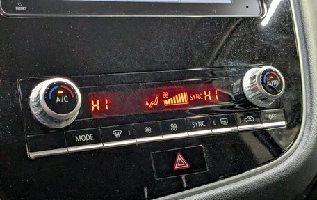 Mitsubishi Outlander III рестайлинг 3, 2021 год, 2 550 000 рублей, 7 фотография