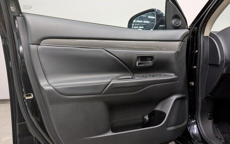 Mitsubishi Outlander III рестайлинг 3, 2021 год, 2 550 000 рублей, 10 фотография