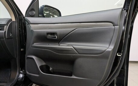 Mitsubishi Outlander III рестайлинг 3, 2021 год, 2 550 000 рублей, 17 фотография