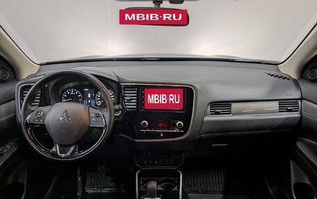 Mitsubishi Outlander III рестайлинг 3, 2021 год, 2 550 000 рублей, 13 фотография