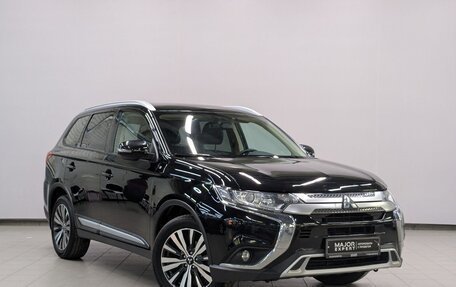 Mitsubishi Outlander III рестайлинг 3, 2021 год, 2 550 000 рублей, 25 фотография