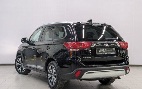 Mitsubishi Outlander III рестайлинг 3, 2021 год, 2 550 000 рублей, 22 фотография