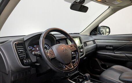 Mitsubishi Outlander III рестайлинг 3, 2021 год, 2 550 000 рублей, 21 фотография