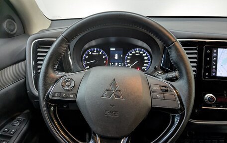 Mitsubishi Outlander III рестайлинг 3, 2021 год, 2 550 000 рублей, 14 фотография