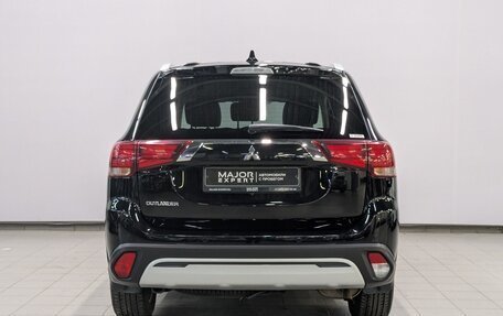 Mitsubishi Outlander III рестайлинг 3, 2021 год, 2 550 000 рублей, 16 фотография