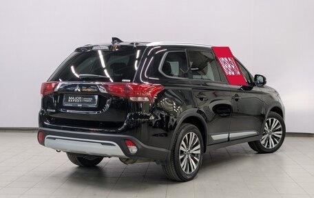 Mitsubishi Outlander III рестайлинг 3, 2021 год, 2 550 000 рублей, 24 фотография