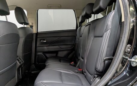 Mitsubishi Outlander III рестайлинг 3, 2021 год, 2 550 000 рублей, 29 фотография