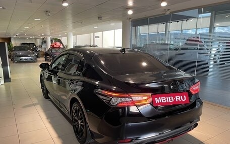 Toyota Camry, 2021 год, 3 190 000 рублей, 5 фотография