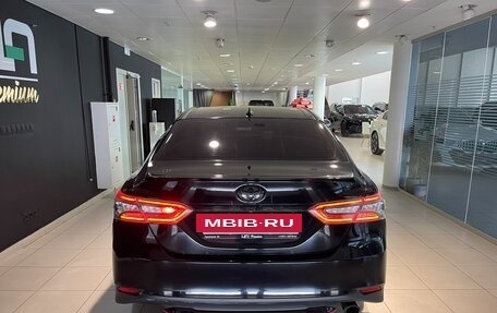 Toyota Camry, 2021 год, 3 190 000 рублей, 6 фотография