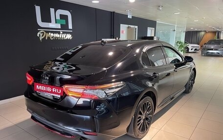 Toyota Camry, 2021 год, 3 190 000 рублей, 7 фотография