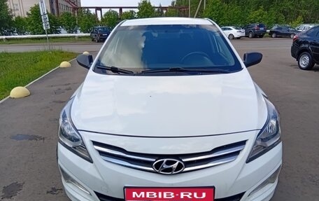 Hyundai Solaris II рестайлинг, 2014 год, 700 000 рублей, 1 фотография