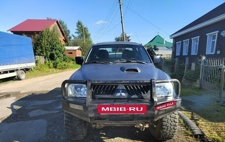 Mitsubishi L200 III рестайлинг, 2005 год, 600 000 рублей, 2 фотография