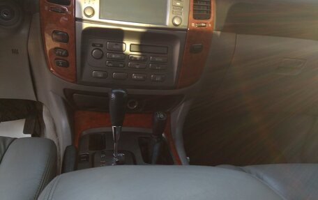 Toyota Land Cruiser 100 рестайлинг 2, 2007 год, 2 390 000 рублей, 10 фотография