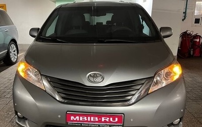 Toyota Sienna III, 2012 год, 2 250 000 рублей, 1 фотография