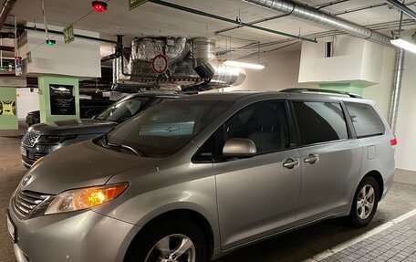 Toyota Sienna III, 2012 год, 2 250 000 рублей, 3 фотография