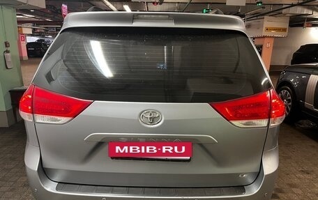 Toyota Sienna III, 2012 год, 2 250 000 рублей, 2 фотография