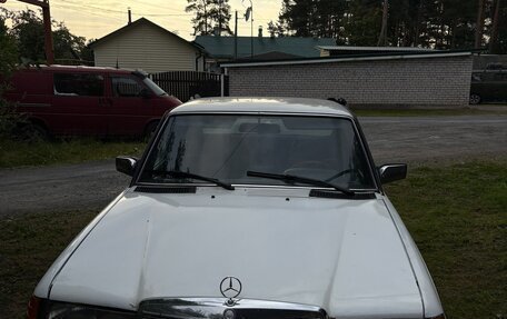 Mercedes-Benz W123, 1983 год, 250 000 рублей, 3 фотография