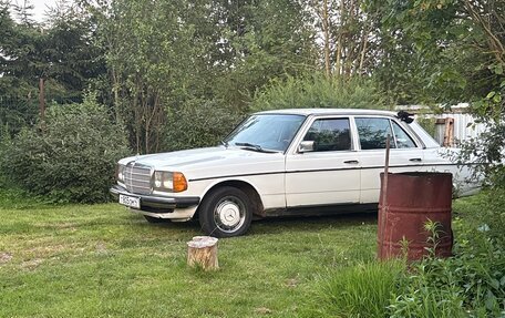 Mercedes-Benz W123, 1983 год, 250 000 рублей, 4 фотография