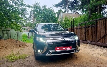 Mitsubishi Outlander III рестайлинг 3, 2019 год, 2 150 000 рублей, 1 фотография