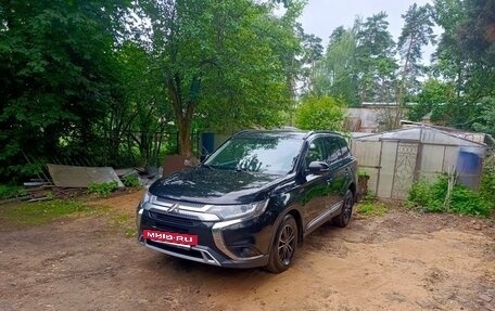 Mitsubishi Outlander III рестайлинг 3, 2019 год, 2 150 000 рублей, 13 фотография