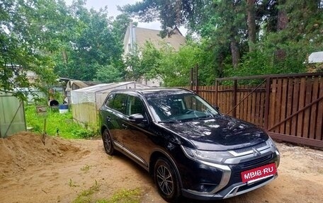 Mitsubishi Outlander III рестайлинг 3, 2019 год, 2 150 000 рублей, 12 фотография