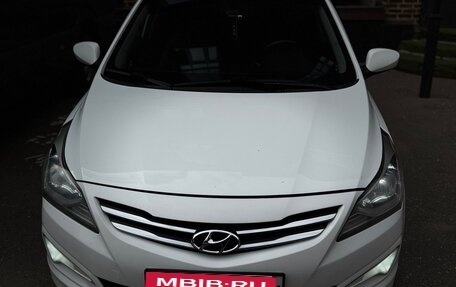 Hyundai Solaris II рестайлинг, 2015 год, 1 100 000 рублей, 1 фотография