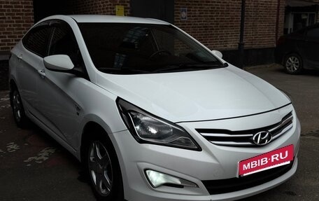 Hyundai Solaris II рестайлинг, 2015 год, 1 100 000 рублей, 3 фотография