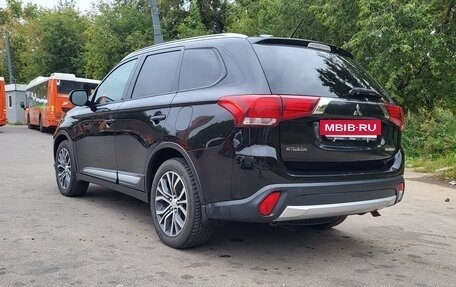 Mitsubishi Outlander III рестайлинг 3, 2015 год, 1 540 000 рублей, 5 фотография