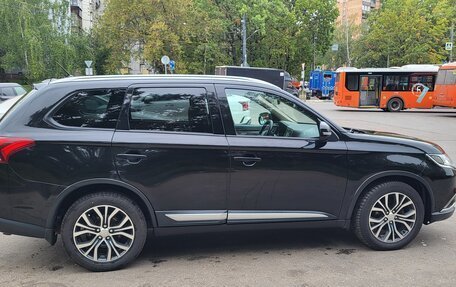Mitsubishi Outlander III рестайлинг 3, 2015 год, 1 540 000 рублей, 8 фотография