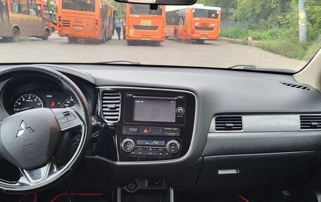 Mitsubishi Outlander III рестайлинг 3, 2015 год, 1 540 000 рублей, 14 фотография
