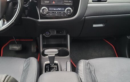 Mitsubishi Outlander III рестайлинг 3, 2015 год, 1 540 000 рублей, 15 фотография