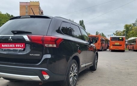Mitsubishi Outlander III рестайлинг 3, 2015 год, 1 540 000 рублей, 7 фотография