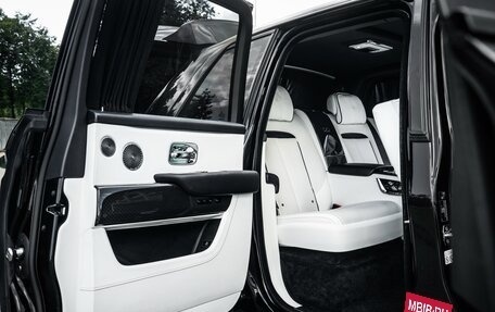 Rolls-Royce Cullinan, 2020 год, 42 000 000 рублей, 14 фотография