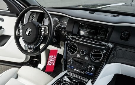 Rolls-Royce Cullinan, 2020 год, 42 000 000 рублей, 10 фотография
