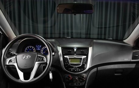 Hyundai Solaris II рестайлинг, 2012 год, 800 000 рублей, 9 фотография