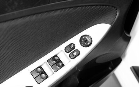 Hyundai Solaris II рестайлинг, 2012 год, 800 000 рублей, 13 фотография